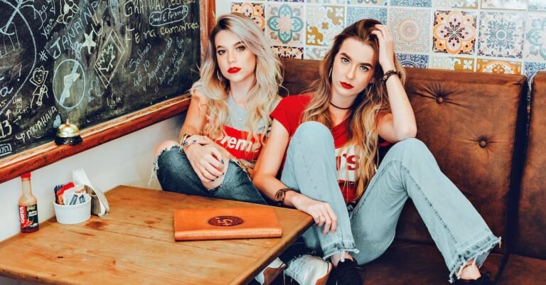 We Make Fashion Look Easy And You Look Good Via Our Tips