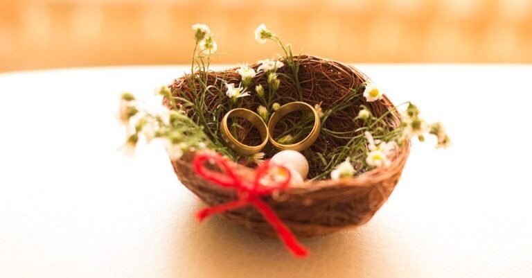 Buying And Maintaining Lovely Jewelry For Yourself And For Gifts